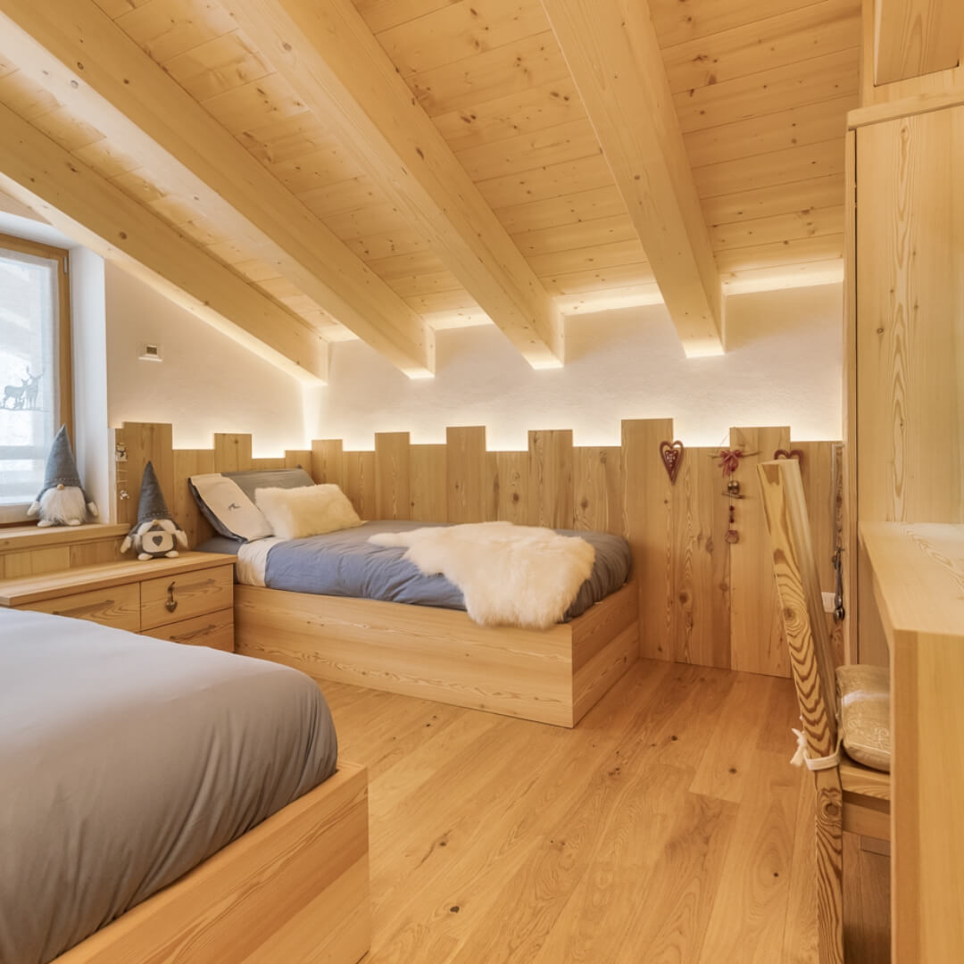 Camera doppia con profilo in legno retroilluminato