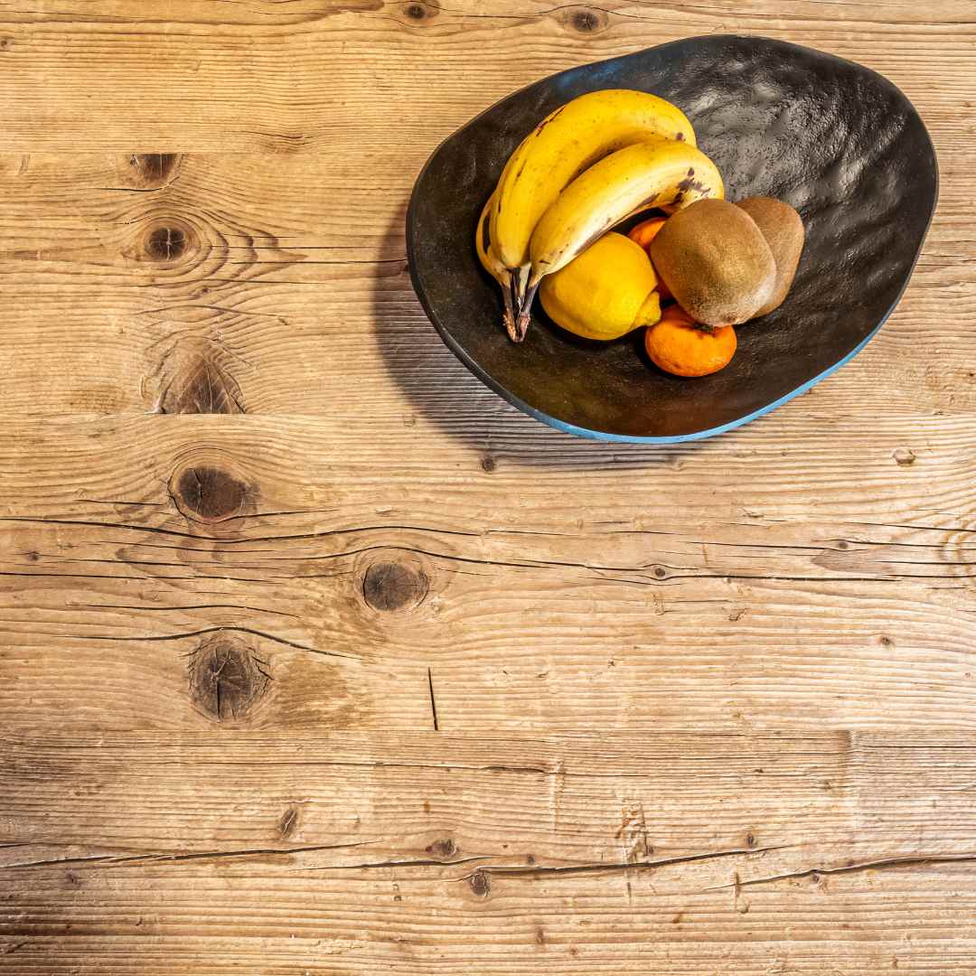 Dettaglio del tavolo in legno antico