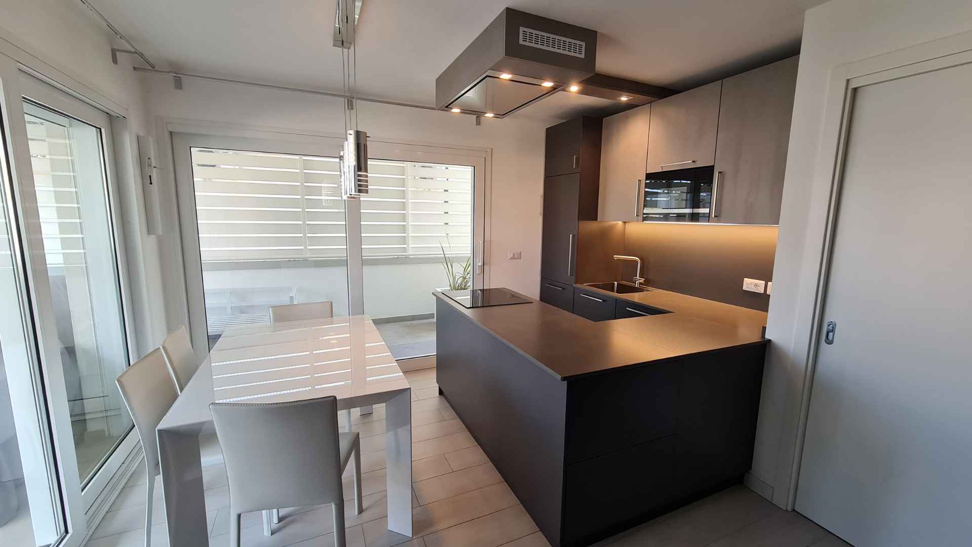 Cucina moderna in laminato a Lignano Sabbiadoro